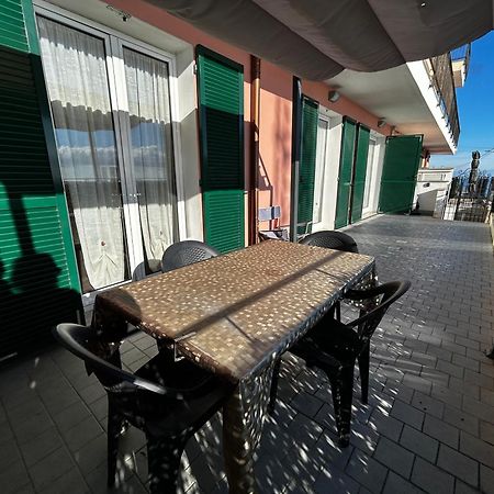 Casa Serge Vista Mare Con Ampio Terrazzo Privato Bergeggi Ngoại thất bức ảnh