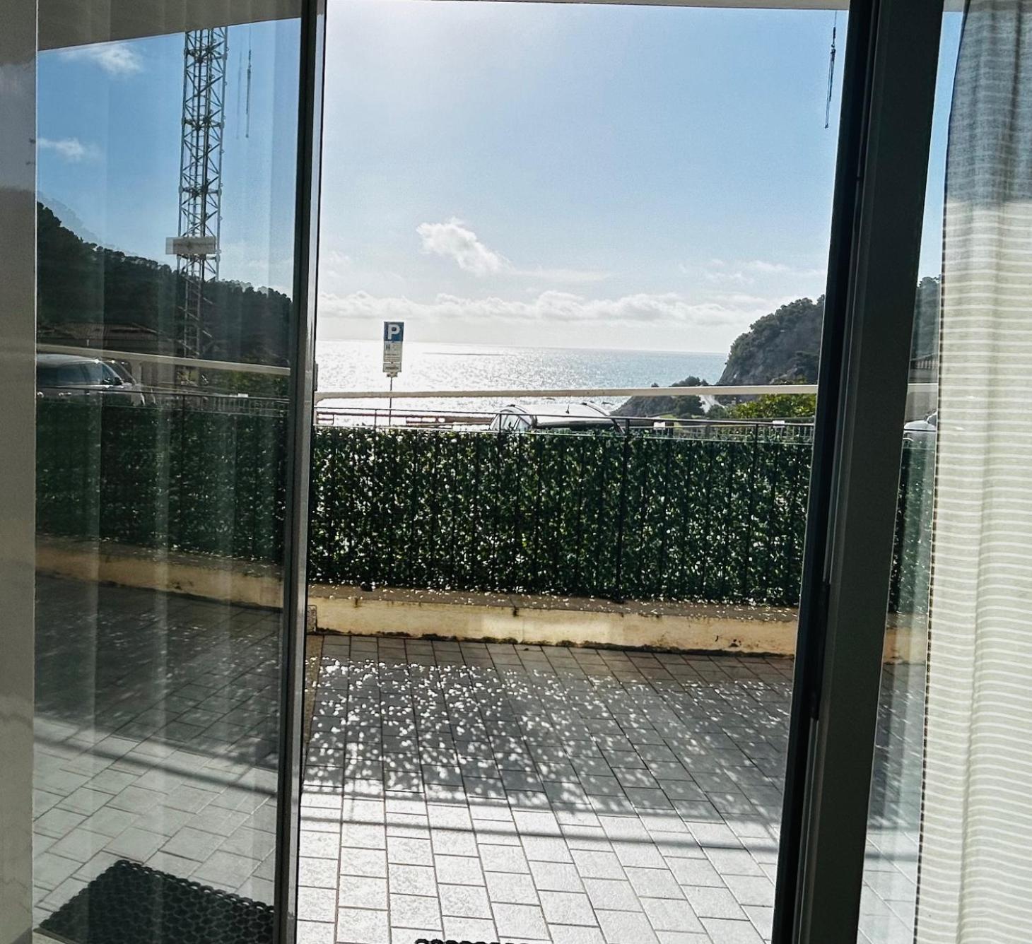 Casa Serge Vista Mare Con Ampio Terrazzo Privato Bergeggi Ngoại thất bức ảnh